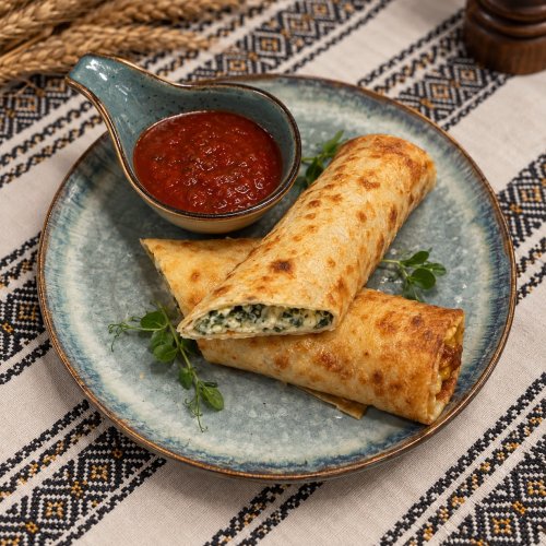 Lavash gegrillt mit Käse und Kräutern